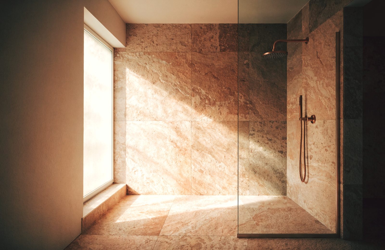 Ruhiges Bad mit großformatigen Natursteinfliesen und bodengleicher Dusche.